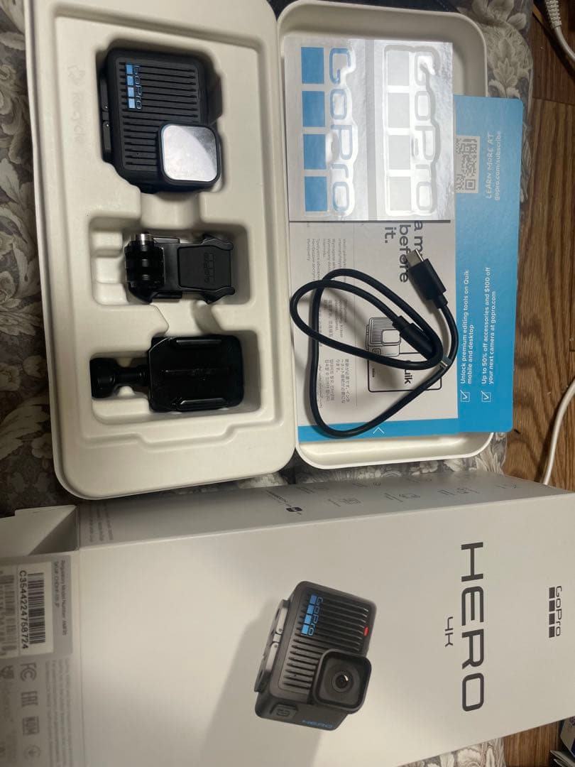 GoPro HERO 4 本体と目立った傷や汚れなし