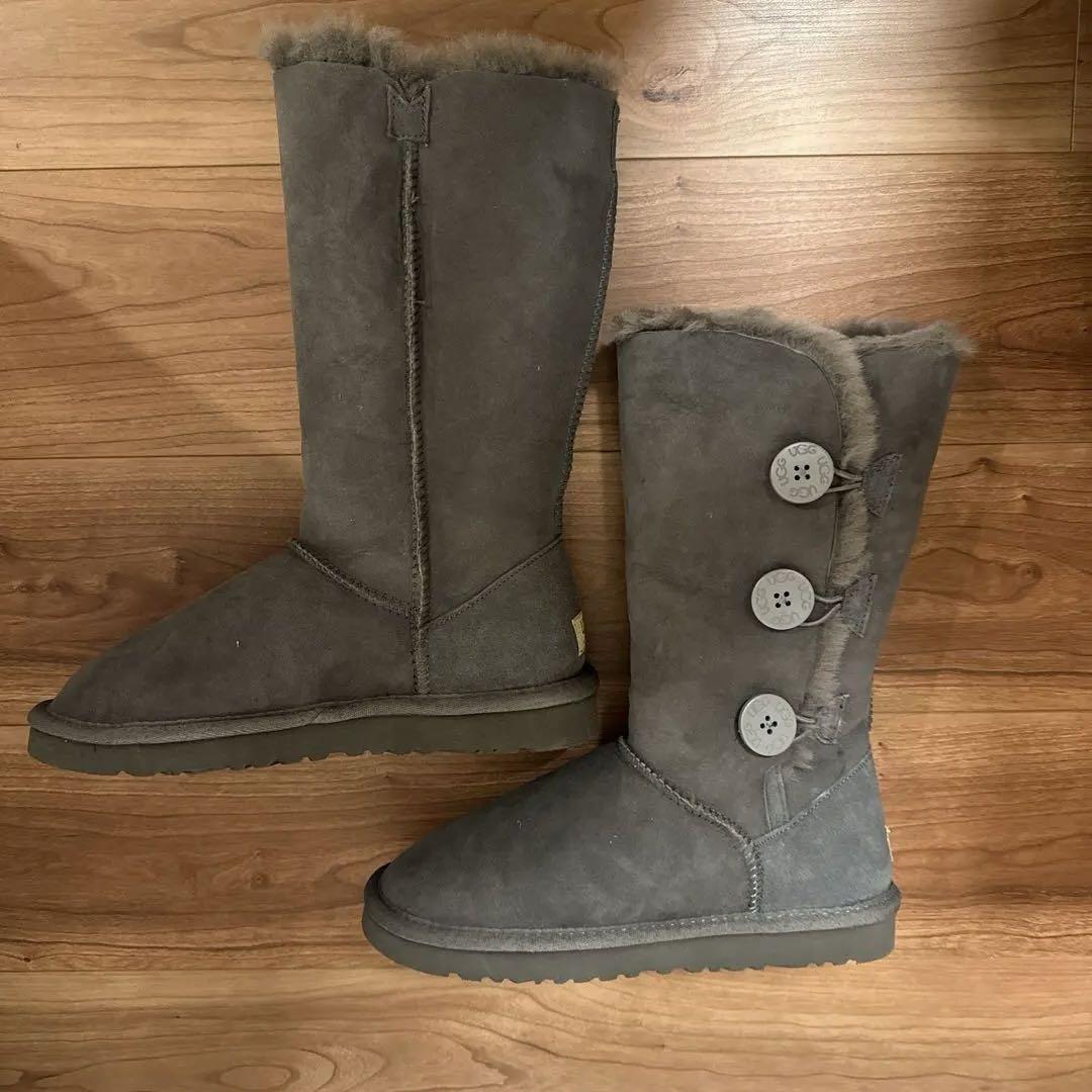 UGG アグ ベイリーボタン トリプル ロング ムートンブーツ