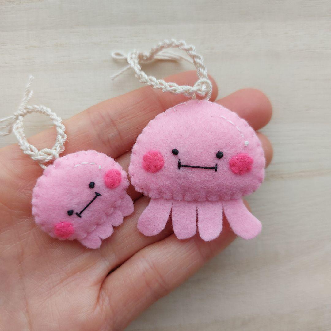 紫髪のフェルトマスコットキーホルダー ハンドメイド フェルト マスコット キーホルダー くらげ 2個