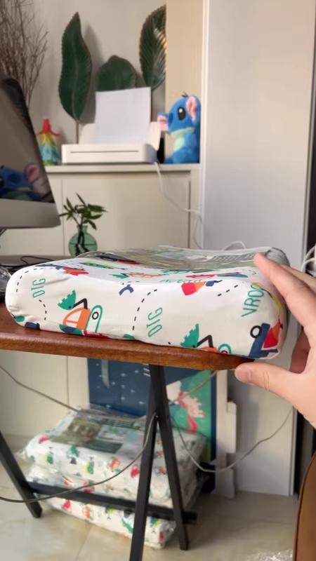 カラフルなチャイルドシート用スペースクッション