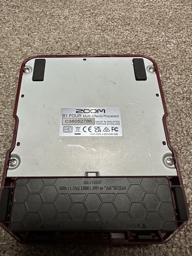 Zoom B1 FOUR ベースマルチエフェクター