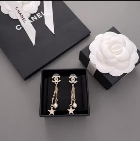 シャネル 星型チャーム付きロングイヤリング
