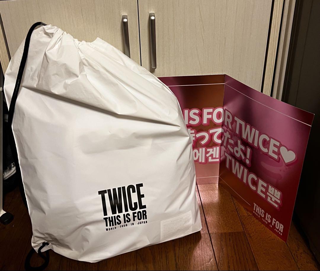 TWICE - TWICE ペンライト&amp; 福岡公演アップグレード特典(未開封) 新品未開封】TWICEアップグレード特典(スローガン付き) - メルカリ