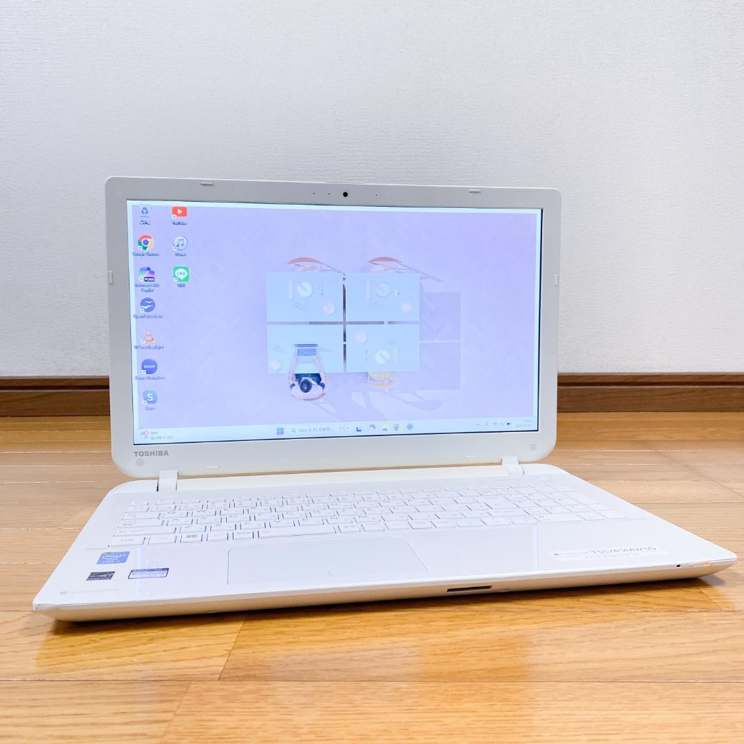 新品爆速SSDで快適動作 すぐ使える薄型ノートパソコン白 Windows11