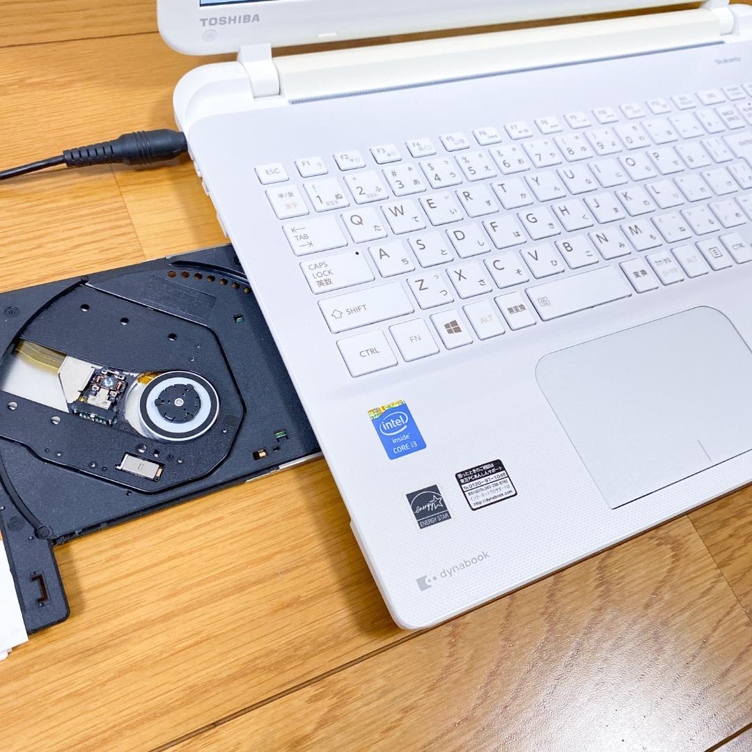 新品爆速SSDで快適動作 すぐ使える薄型ノートパソコン白 Windows11