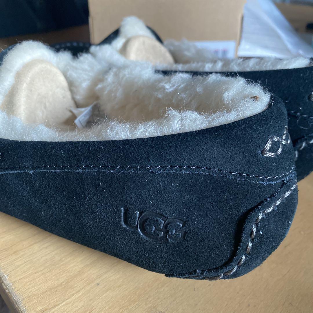 UGG ブラック モカシン.ローファー