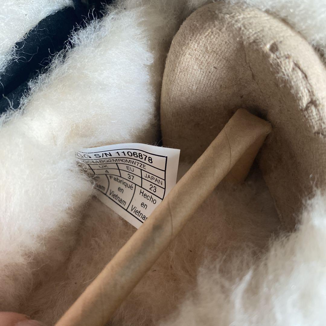 UGG ブラック モカシン.ローファー
