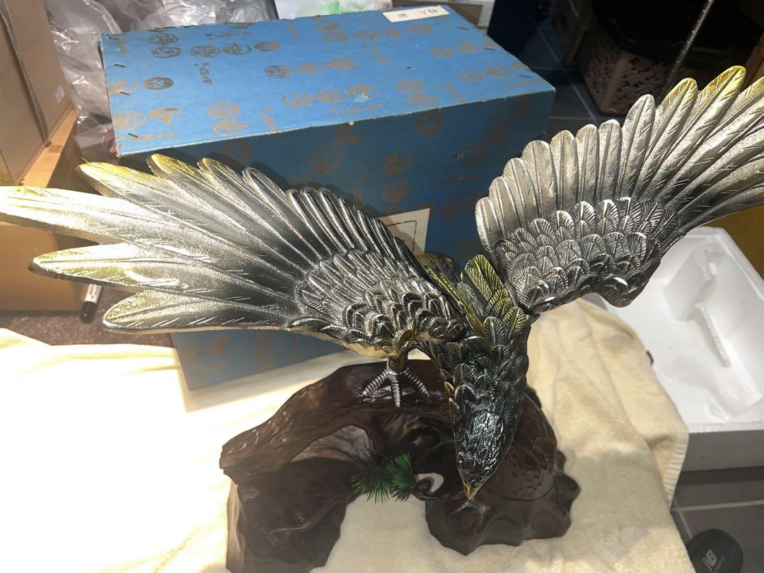 鷹の置物　鷹 鳥 置物 木鋳物　インテリア ワシ 風水 和