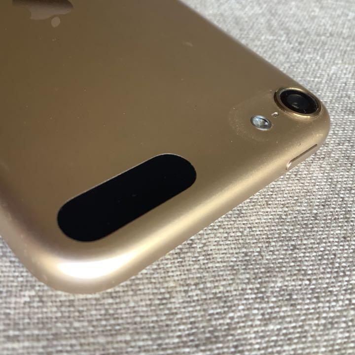 iPod touch 第6世代 64GB 付属品付 + 画面シール、本体カバー