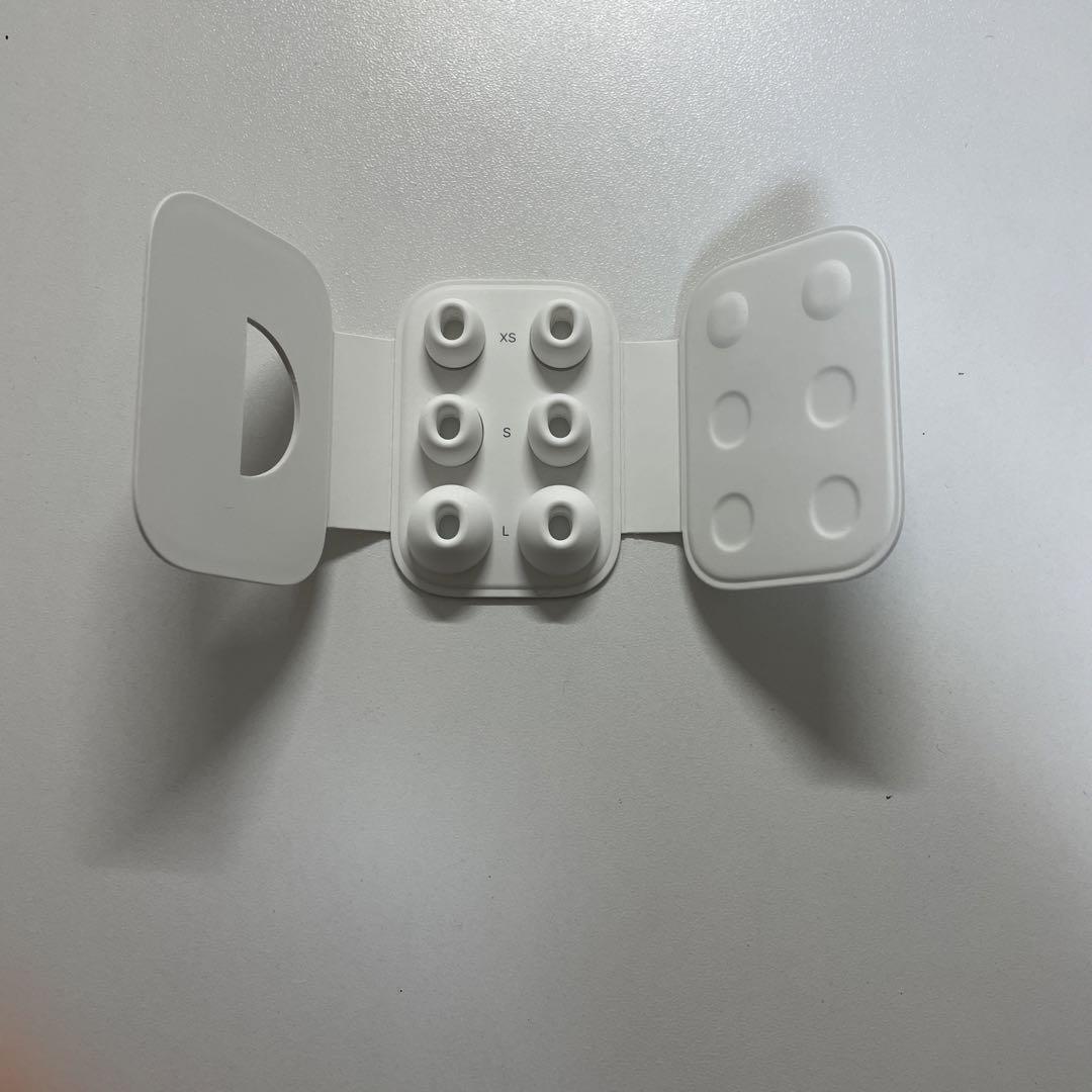 Apple AirPods Pro 右イヤホンのみ 第2世代 MQD83J/A 美品】MQD83J/A AirPods Pro 2【右耳なし・ケース付き】