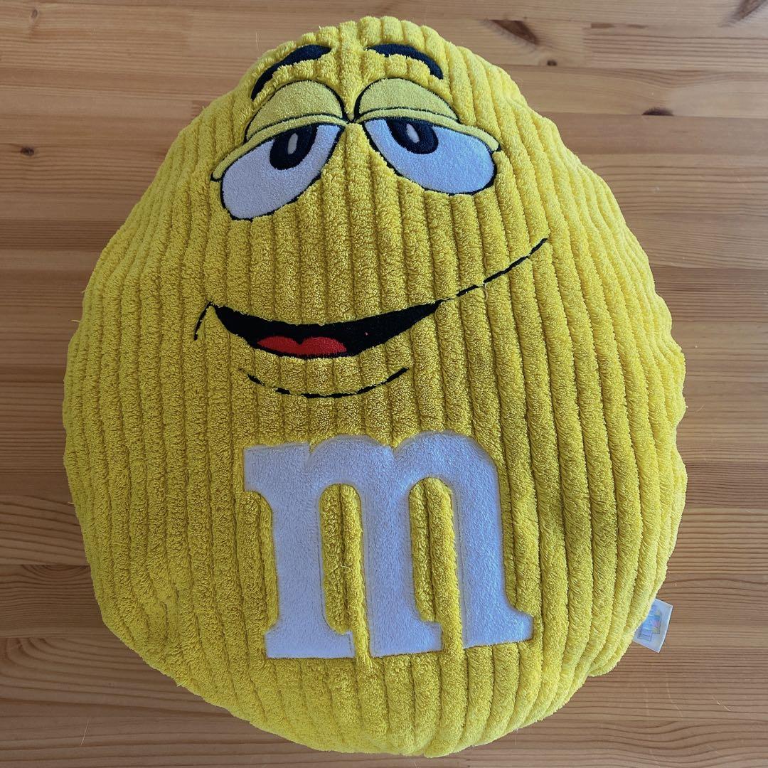 m&m's エムズ クッション イエロー エムアンドエムズ - メルカリ