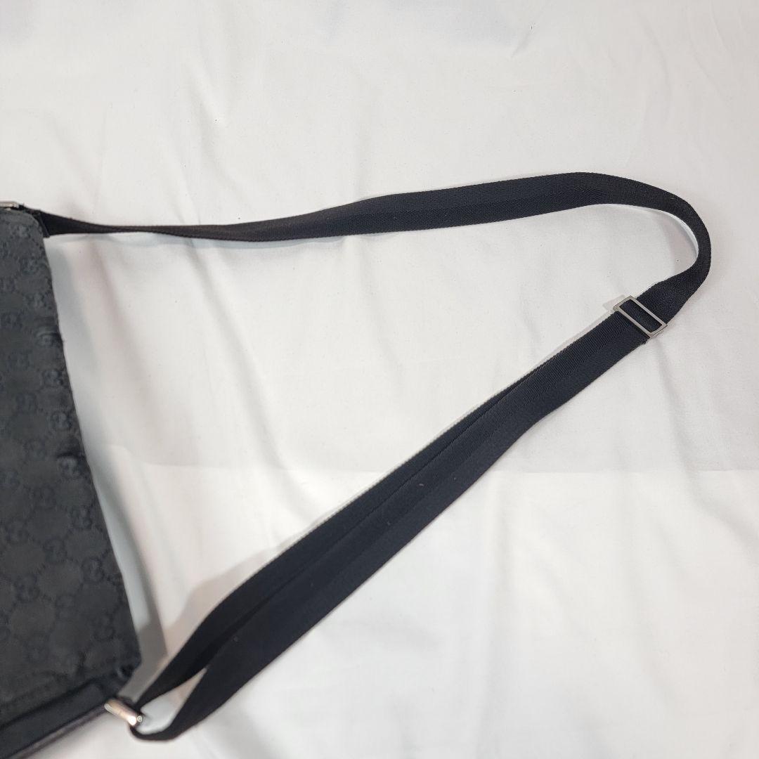 GUCCI ショルダーバッグ A4可 GGキャンバス レザー ロゴプレート 黒