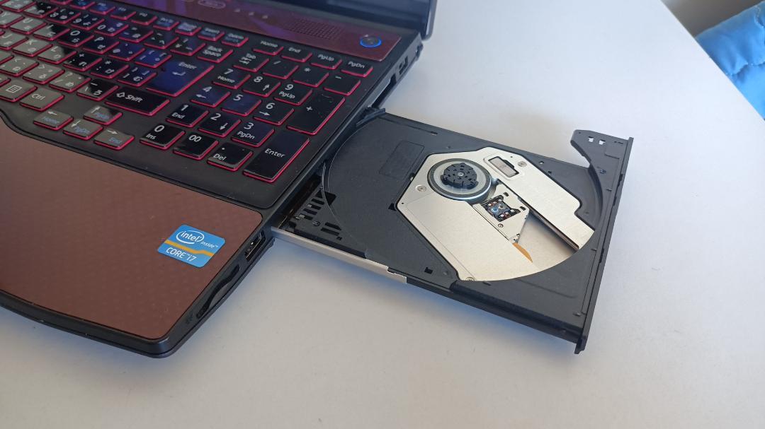 FUJITSU タッチ機能 Blu-ray ノートパソコン SSD メモリ8G