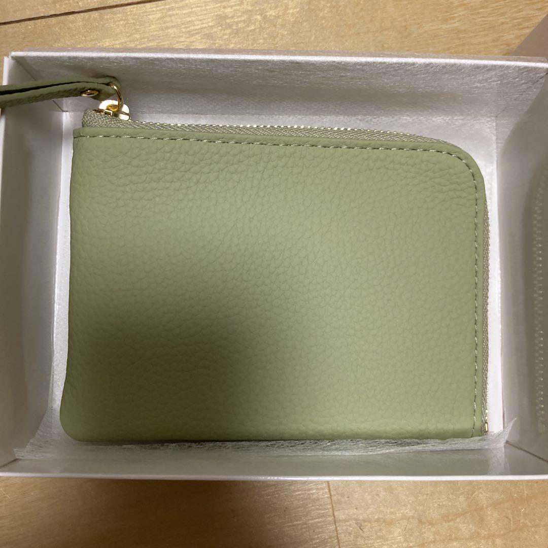 値下中‼️新品未使用 レイジースーザン ライトグリーン レザー 二つ折り財布