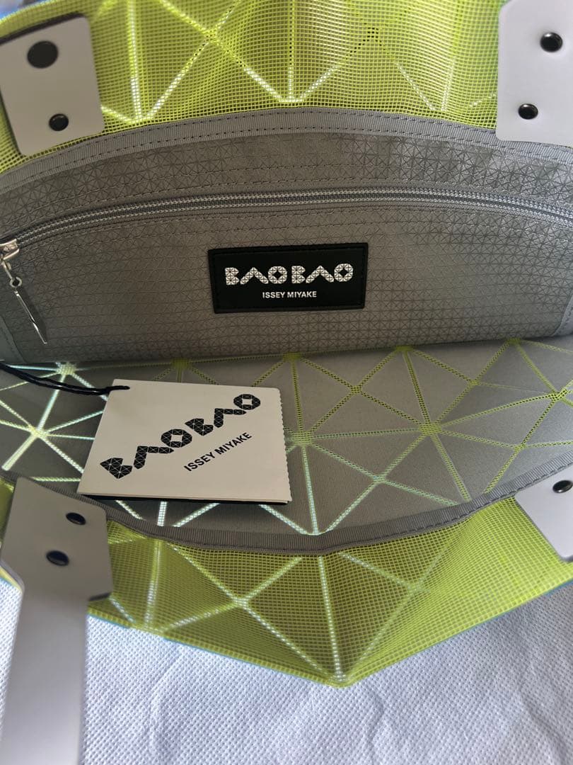 バオバオあイッセイミヤケ　トートバッグ　ルーセント グロスブルー　レア