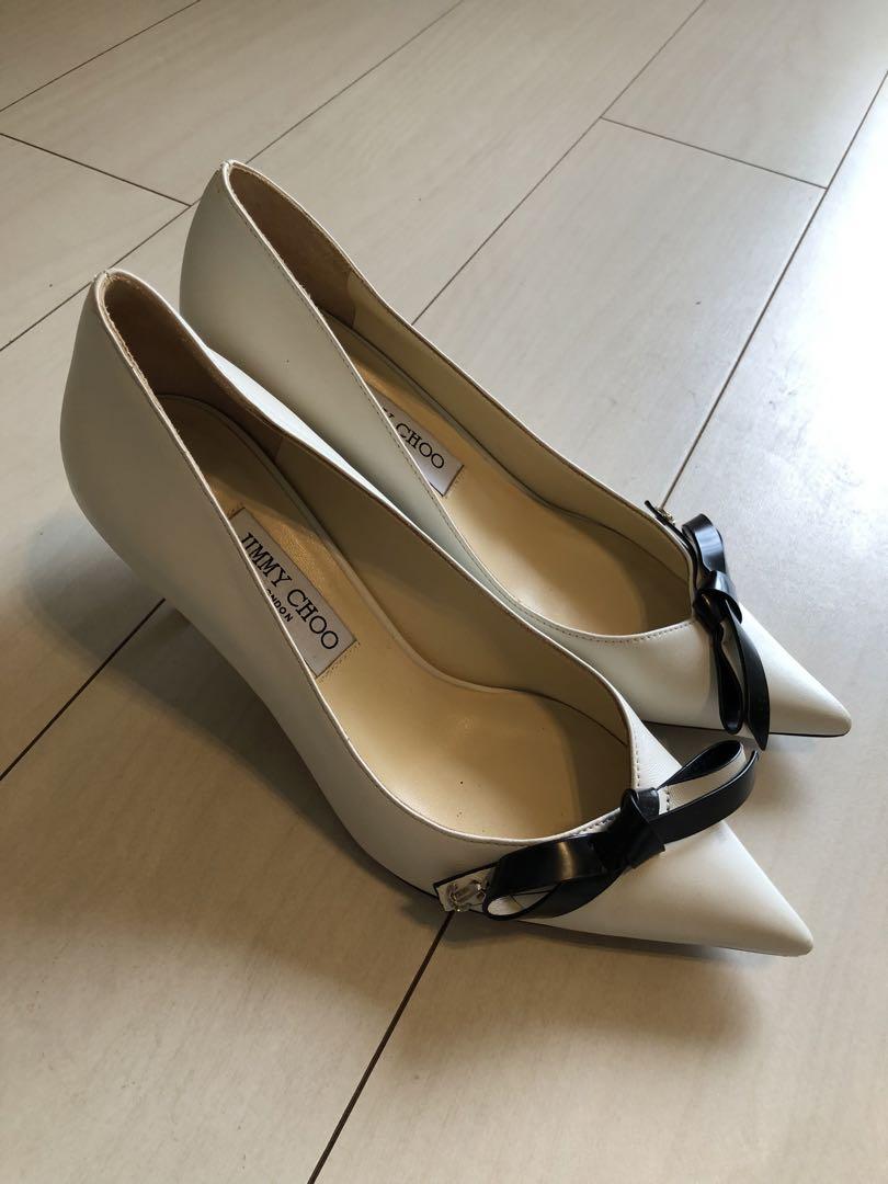 美品JIMMY CHOO 38 パンプス フラット 白系 リボン ロゴ金具
