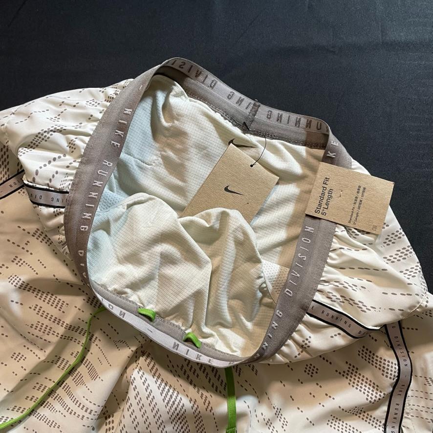 新品 NIKE RUNNING DIVISION ランニング ショートパンツXL