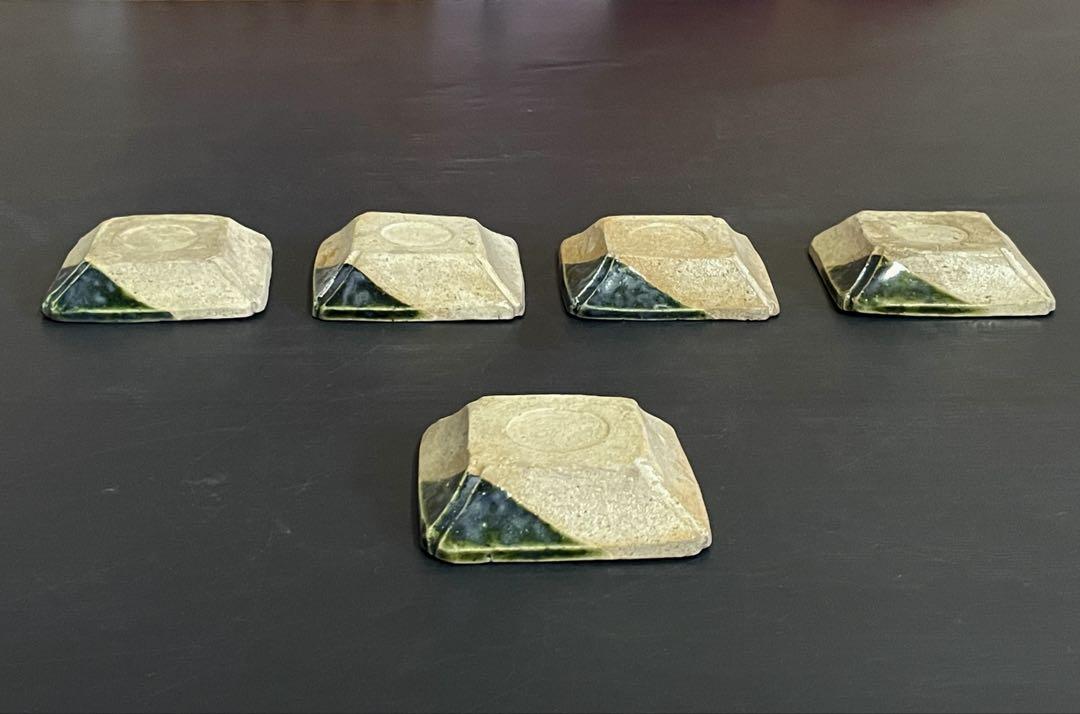 「母」 織部 布目 沢瀉図 隅切 小皿 5客 （A） 母」 織部 布目 沢瀉図 隅切 小皿 5客 （A） - メルカリ