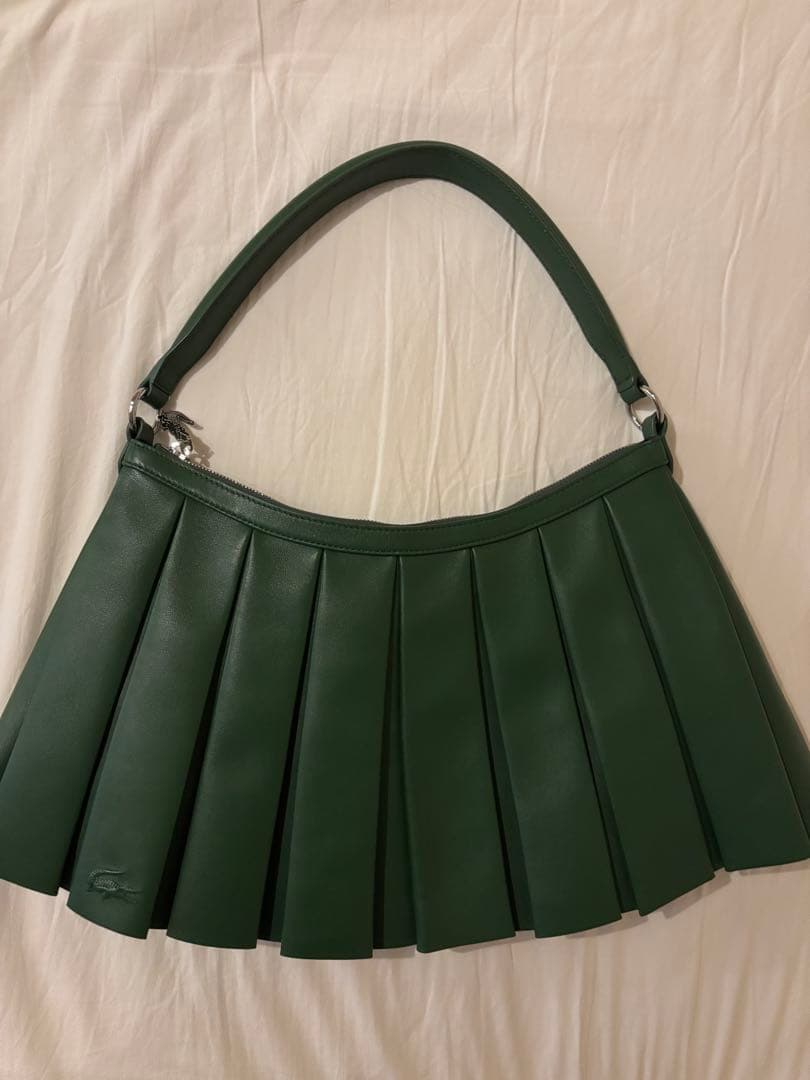 LACOSTE グリーン プリーツ ハンドバッグ