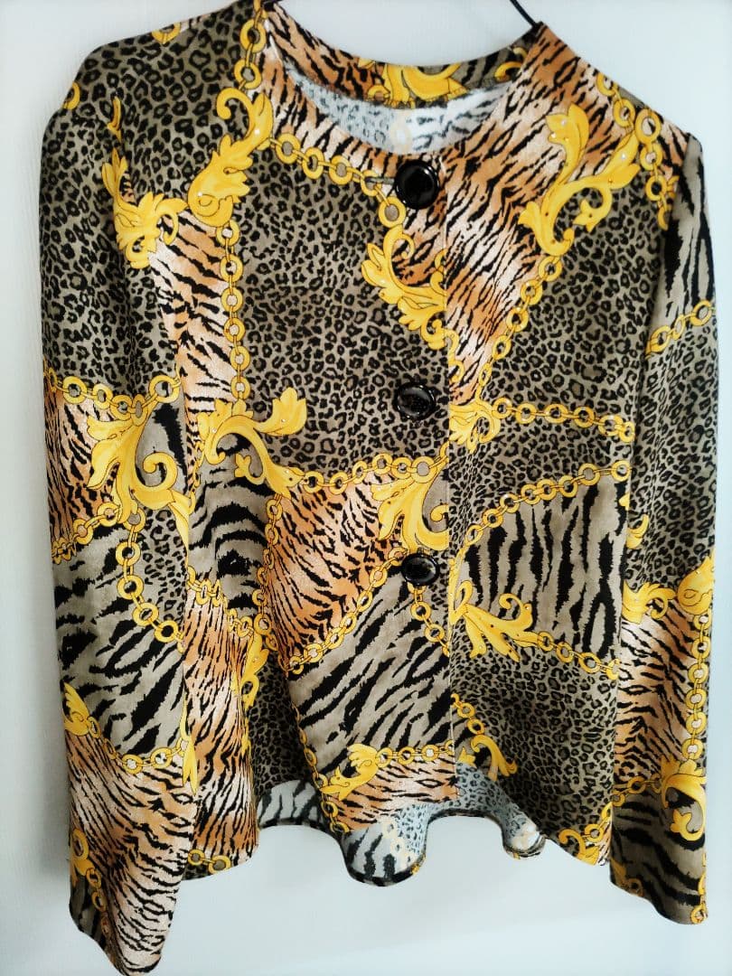 激安ブランド 伊太利屋 レトロジャケット ベルサーチ柄ノーカラー9号