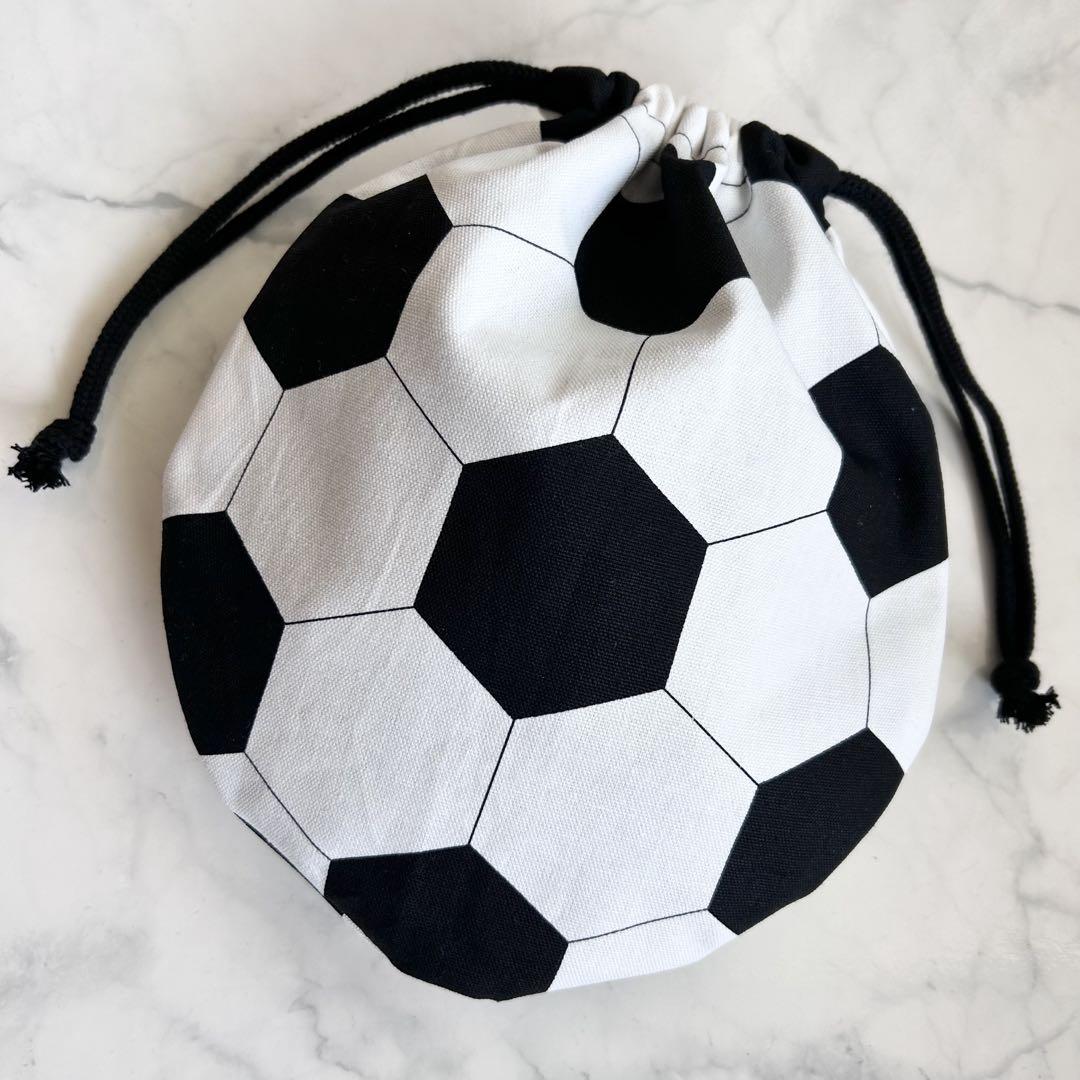 黒 サッカーボール 給食袋 コップ袋 巾着袋 サッカー 男の子 まんまる巾着