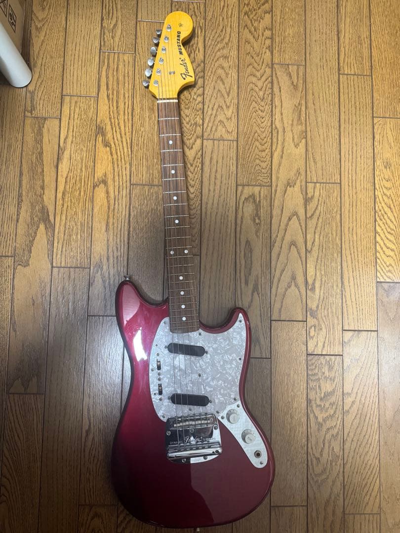 Fender mustang 赤
