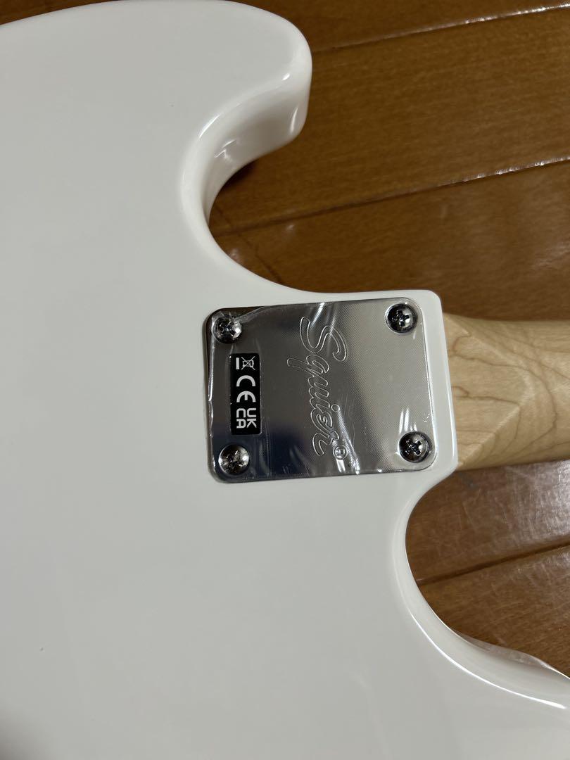 Squier Bronco Bass ホワイト エレキベース