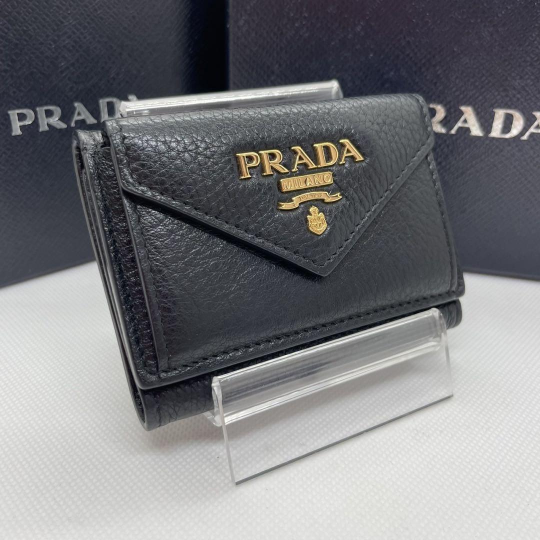 未使用級】プラダ 三つ折り財布 コンパクト財布 レザー 小銭入れ
