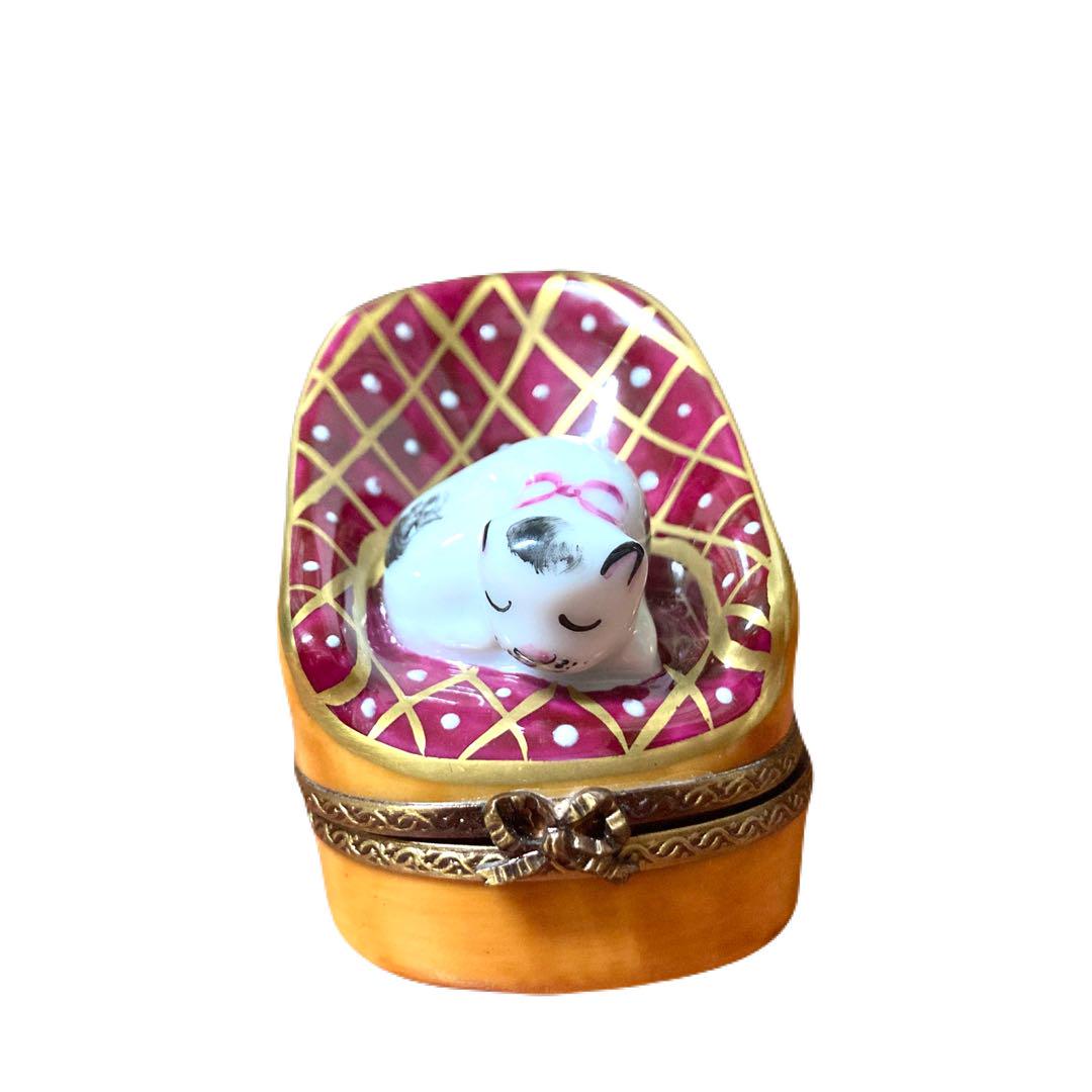 リモージュフランスソファーで眠る猫 - 小物入れ - 小物入れ