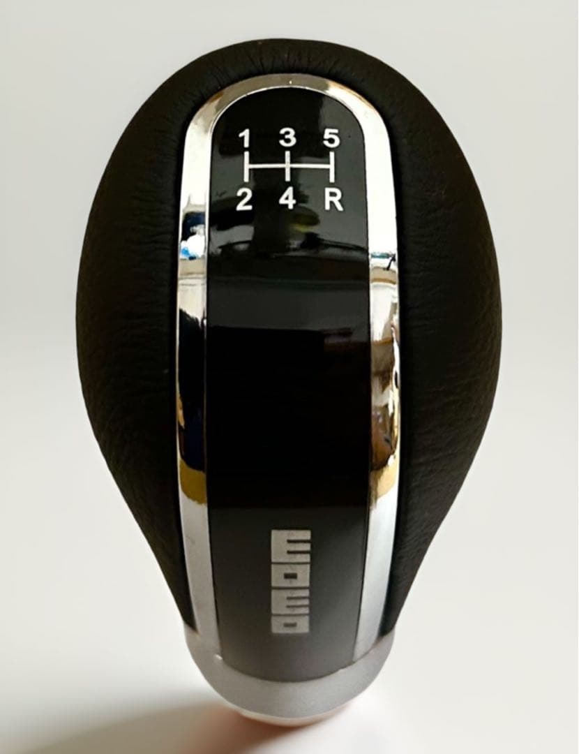 MOMO モモ シフトノブ 5MT ブラック レザー MOMO モモ シフトノブ 5MT ブラック レザー