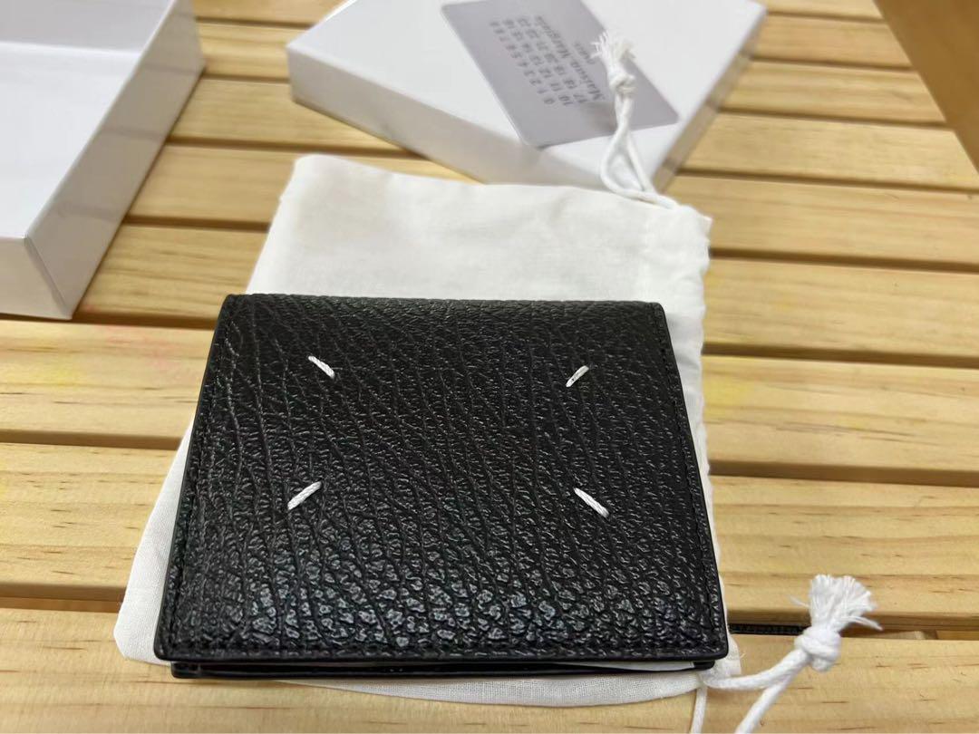 新品 Maison Margielaメゾンマルジェラmm6 二つ折り財布 新品 Maison Margielaメゾンマルジェラmm6 二つ折り財布 - 折り