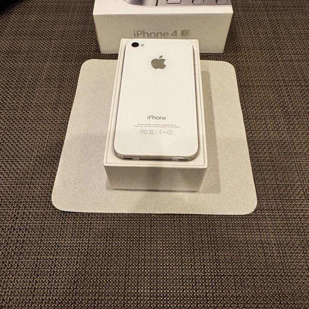 【未使用・極美品】iPhone 4s 64GB ホワイト SIMフリー付属品完備 未使用・極美品】iPhone 4s 64GB ホワイト SIMフリー付属品完備