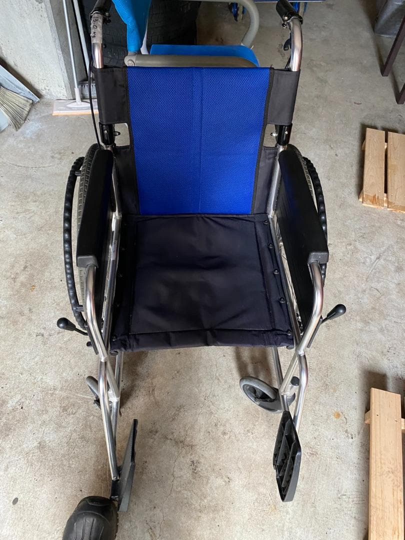 Miki BALシリーズ 車椅子 青 黒目立った傷や汚れなし