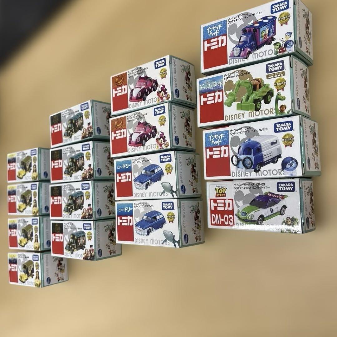 新品未開封美品　トミカ ディズニーモータース 16台