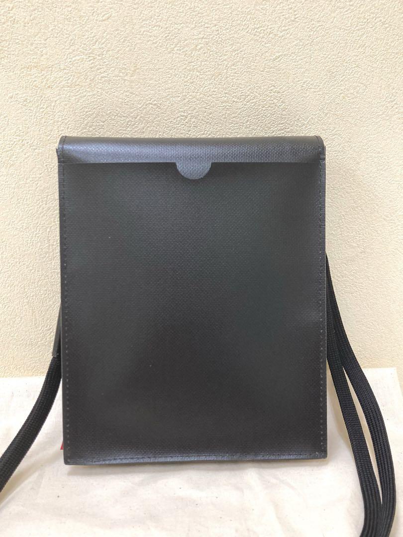 MARNI ブラック シューレースストラップ付きポーチ