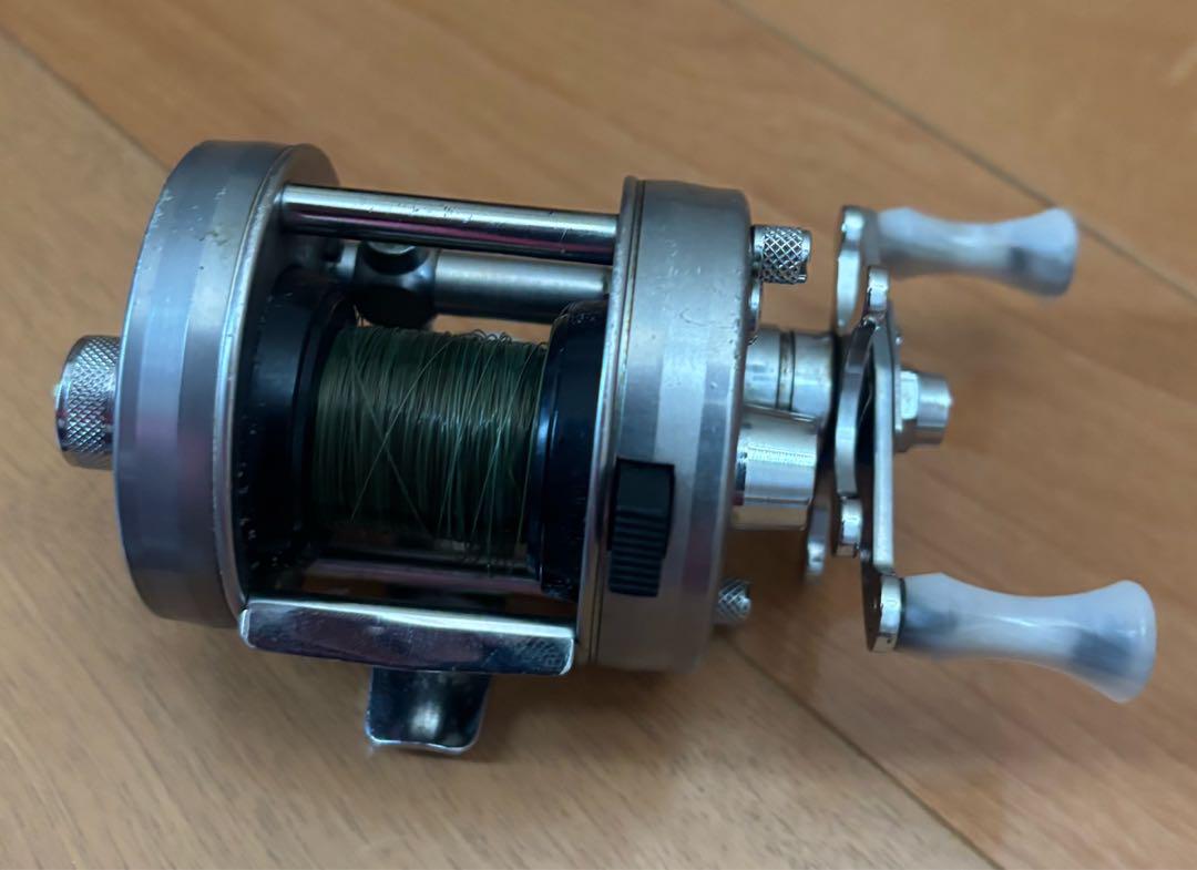 ABU Garcia アンバサダー2500CI シルバー
