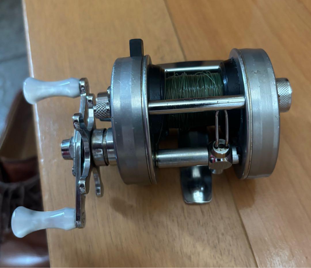 ABU Garcia アンバサダー2500CI シルバー