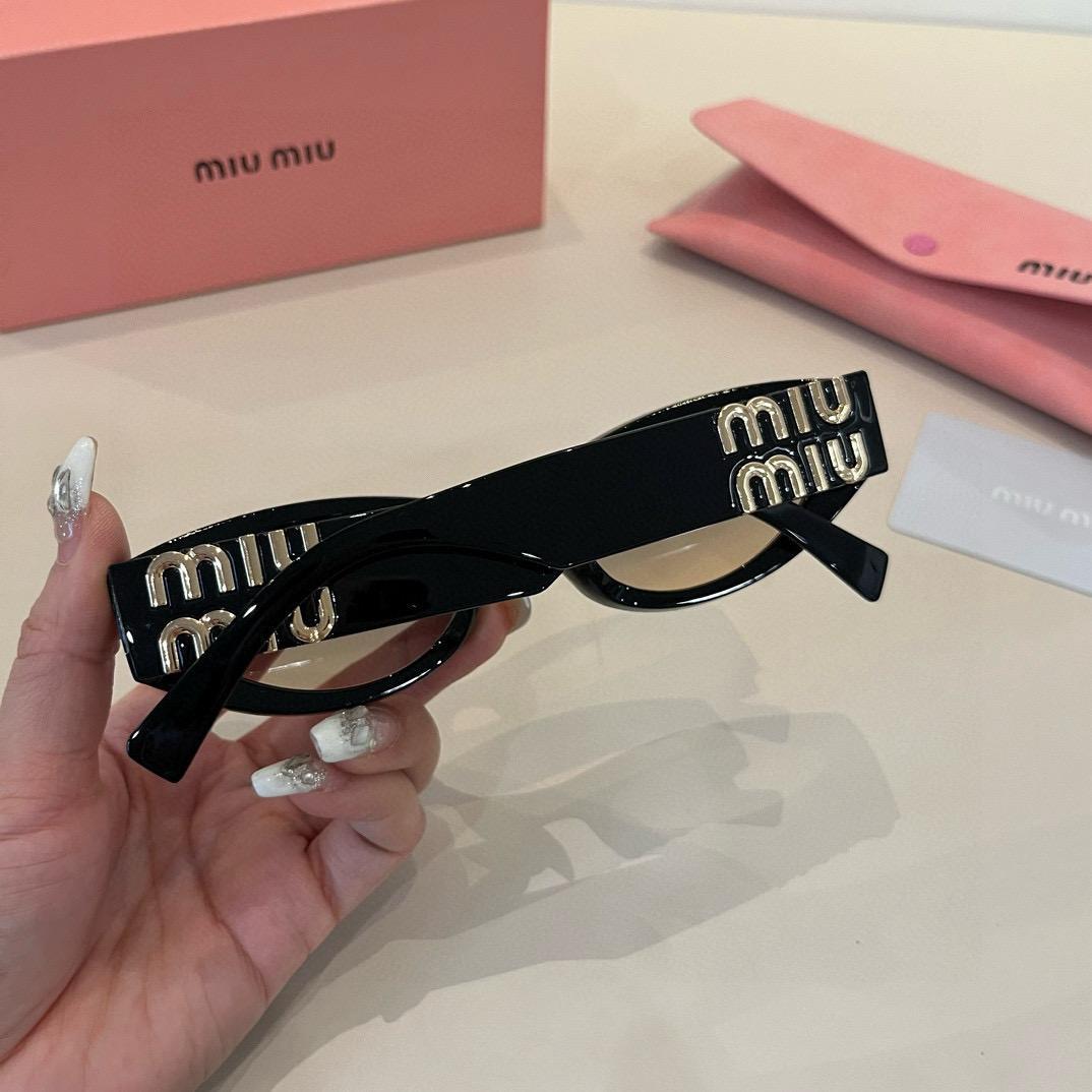 miu miu ブラック オーバルサングラス ケース付き 美品❤miu miu ブラック オーバルサングラス - メルカリ