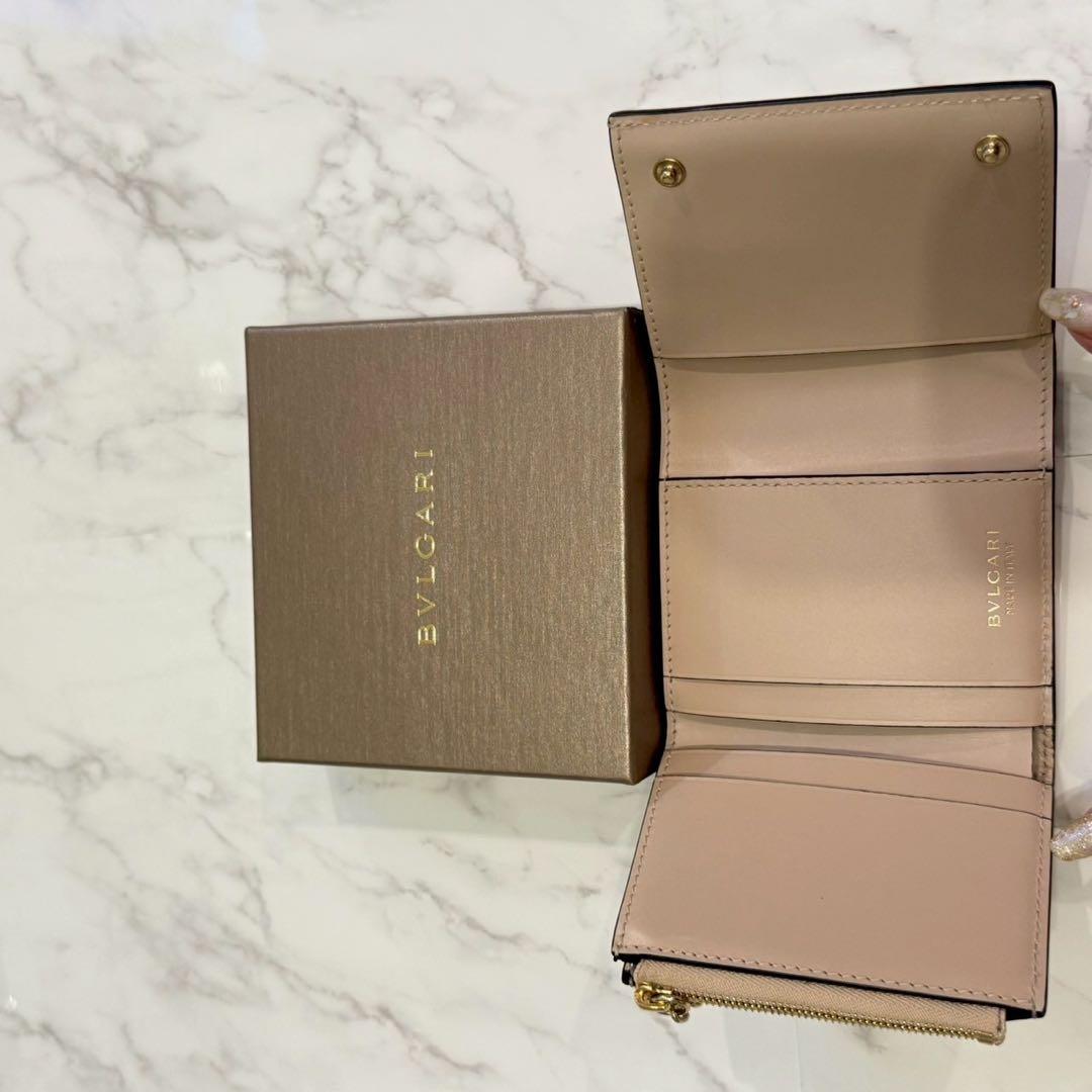 BVLGARI ブルガリ 財布 三つ折り シルバー レザー 正規品 箱付き BVLGARI ブルガリ 財布 三つ折り シルバー レザー 正規品 箱付き