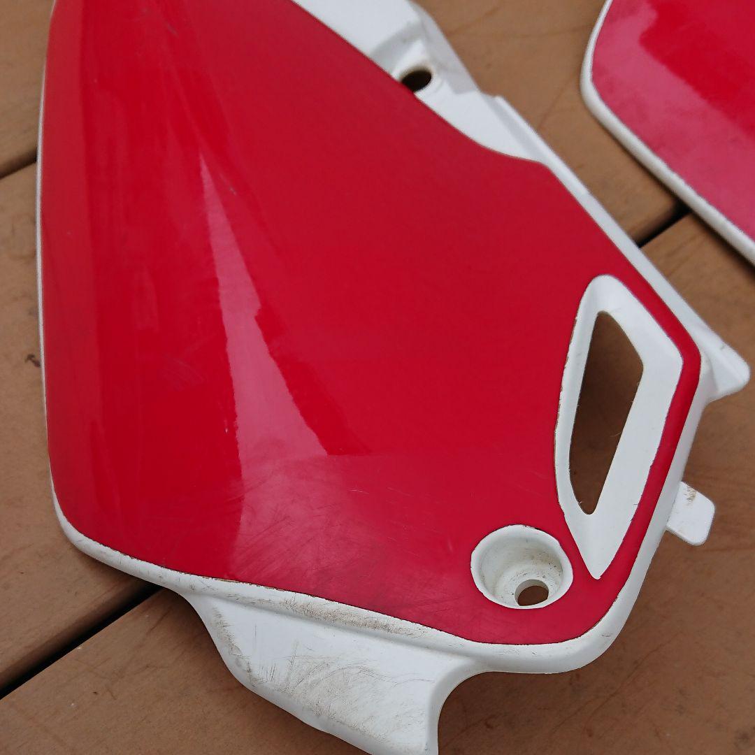 中古品 HONDA ホンダ CR85 CR85R2 サイドカバー カウル 赤色