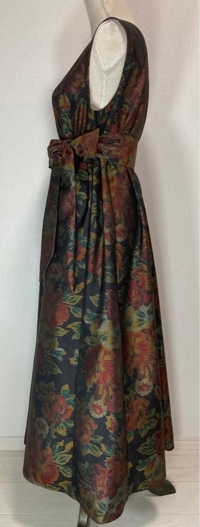 着物リメイク　大島紬　ロングフレアワンピース（後ろVネック）着丈123㎝ 着物リメイク 大島紬 ロングフレアワンピース（後ろVネック