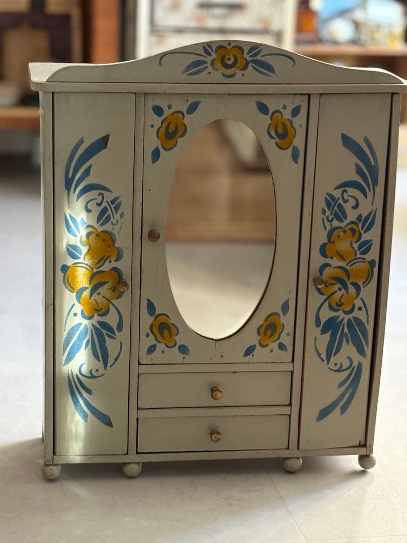 花柄ペイント木製キャビネット目立った傷や汚れなし