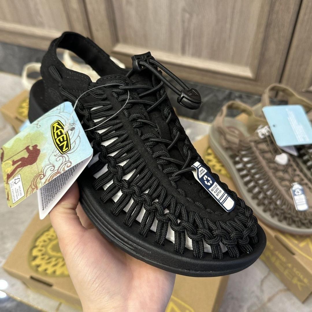 KEEN 24CM編み込みサンダル ブラック