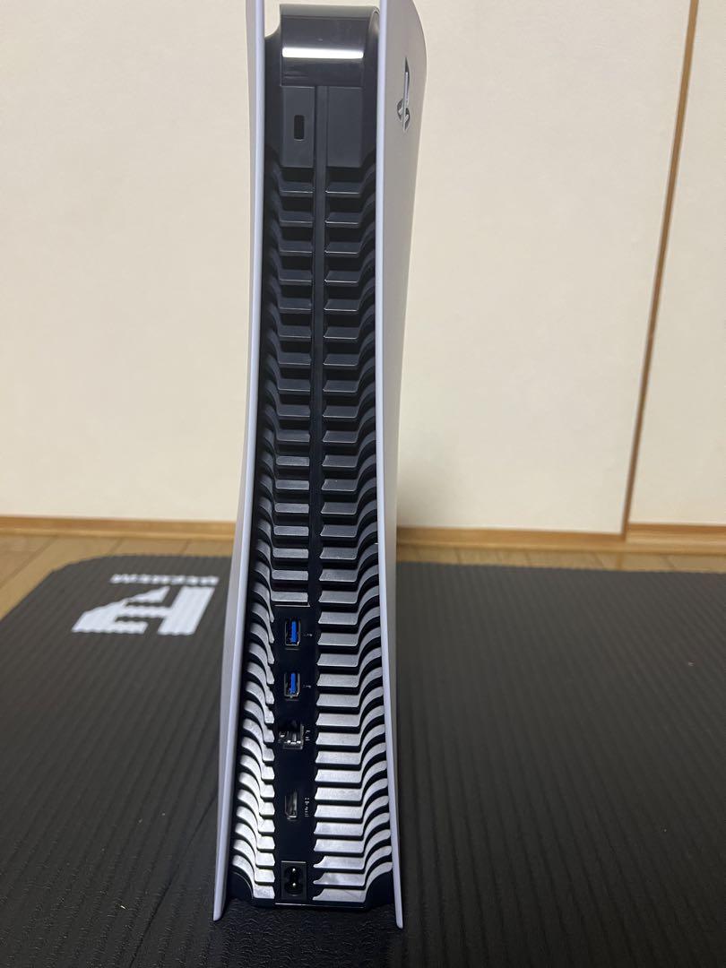 PlayStation 5(本体) ＋新品と中古コントローラー＋ヘッドフォン付