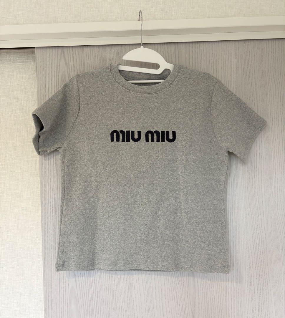 MIUMIU グレー Tシャツ 半袖