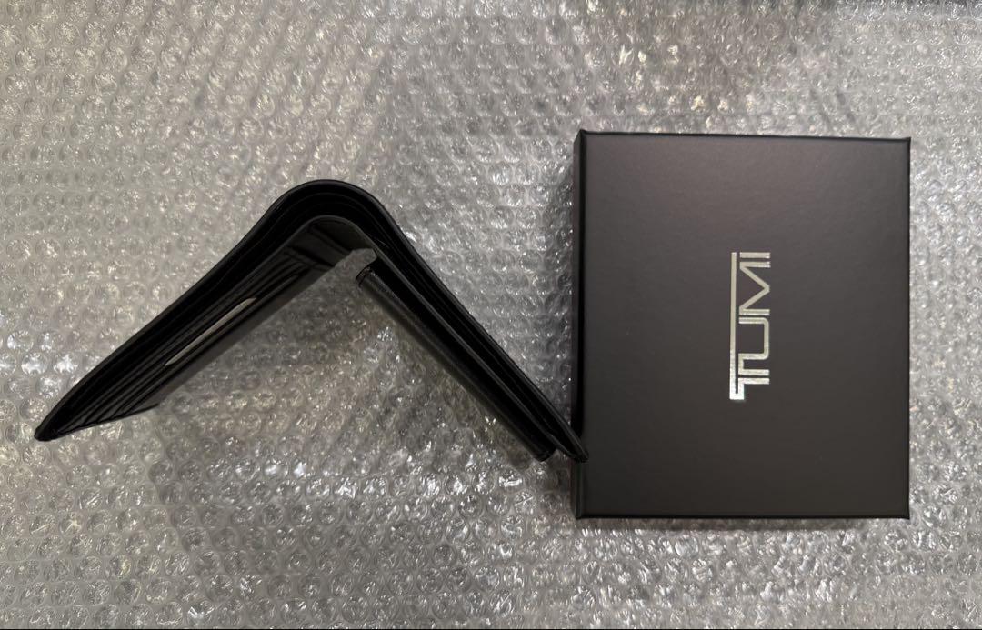 【新品未使用】紳士 メンズ トゥミ TUMI 牛革 二つ折り財布