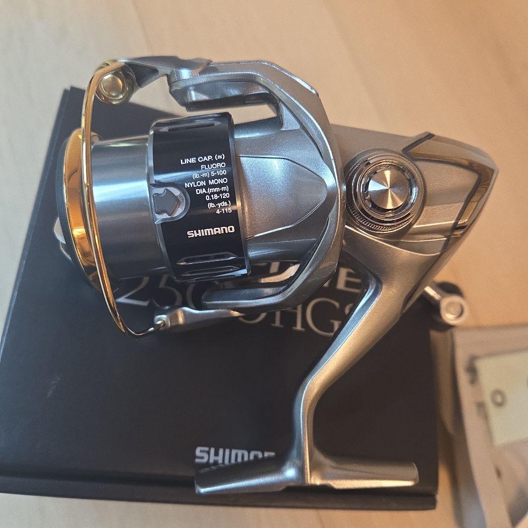 SHIMANO　シマノ　15 ツインパワー 2500HGS
