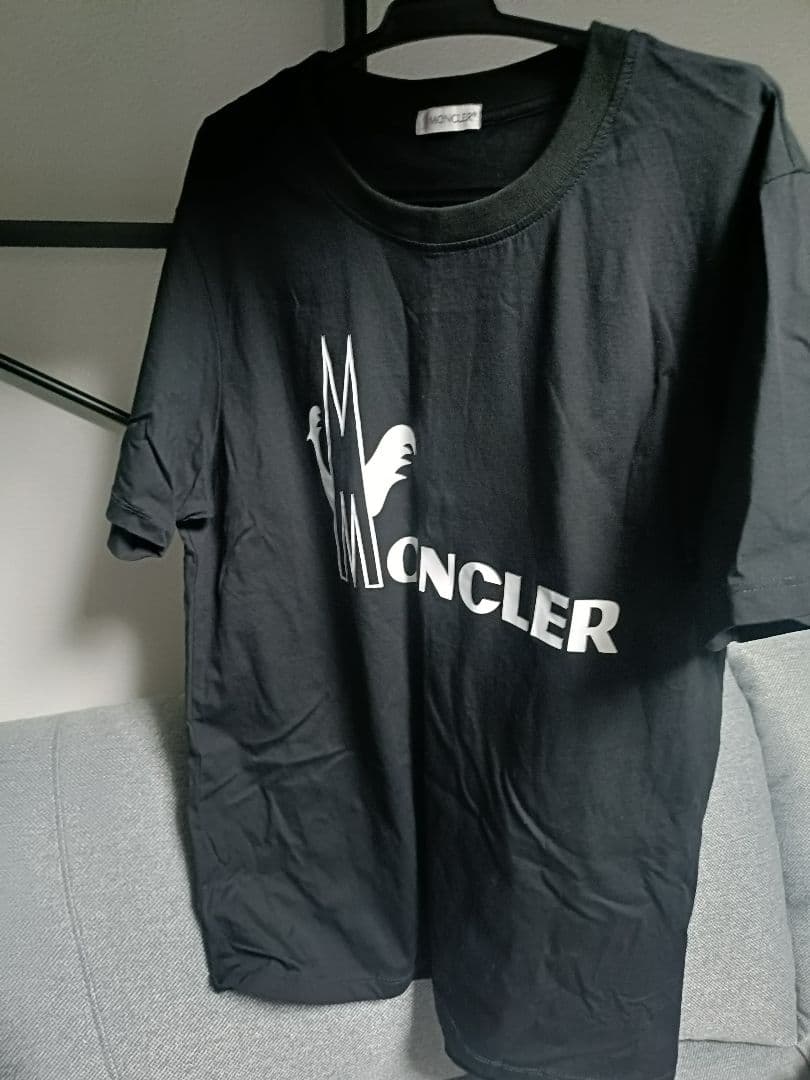 MONCLER ロゴ入り黒TシャツS MONCLER