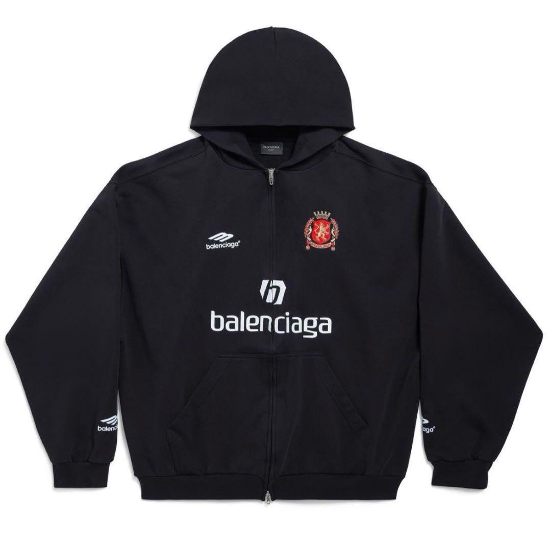 balenciaga ブラック サッカーウェア TOKYO 10 バレンシアガ、サッカーウェアをイメージしたアパレルとグッズを発売