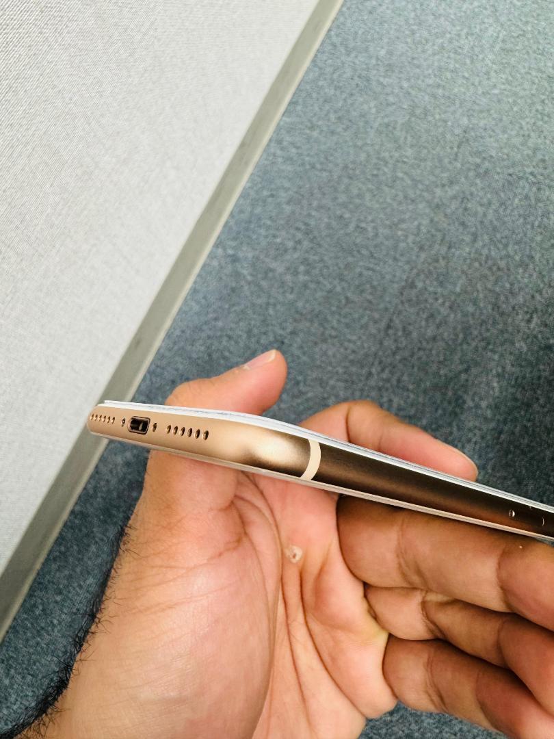 iPhone 8 64GB ゴールド
